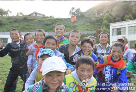 7��14�գ����⵽�����·�����ٹ���֮��6�������(f��)����W(xu��)����֧�υf(xi��)��(hu��)��֧���(du��)�K�ڵ��_(d��)��(sh��)�`������ɽ�ϼӲ�h�����l(xi��ng)����С�W(xu��)��֧�̹�������չ�_(k��i)���D��ȴ����r(sh��)��С�W(xu��)��������ӭ���(du��)�T���ĵ���(l��i)��