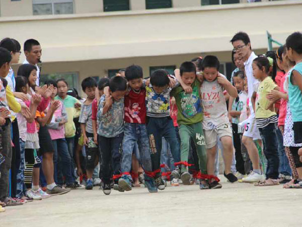 7��28�����V�|�̌W(xu��)Ժ��С�ٟ���ɽ�^(q��)���W(xu��)����֧���(du��)������С�W(xu��)�e�k���\(y��n)�ӕ����mȻ���ز�δ�޽������������(du��)�T��Ŭ���ͺ��ӂ���ƴ���£��\(y��n)�ӕ��A�M�Y(ji��)�����D�麢�ӂ��ڱ�ِ�ЈF(tu��n)�Y(ji��)�f(xi��)��������������