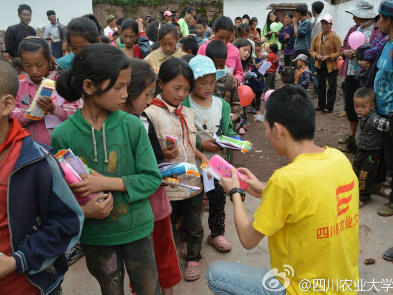 7��28�գ���(j��ng)�v��2��(g��)��С�r(sh��)��ɽ·���Ĵ��r(n��ng)�I(y��)��W(xu��)����·ꖹ⡱�F(tu��n)�(du��)�I���Đ������Y���(du��)�T�ʹ���Ĺ�ͬŬ�����\(y��n)���˴������K���͵��˺��ӂ���������