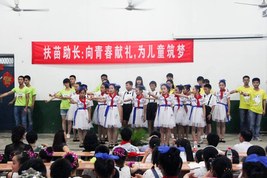 ־Ը�ߞ麢�ӂ��e�k�ˡ��������L(zh��ng)��������ˇ�R�ݣ�����С���т�ͬ�_(t��i)�����ք�(sh��)�衶�ж����ġ���