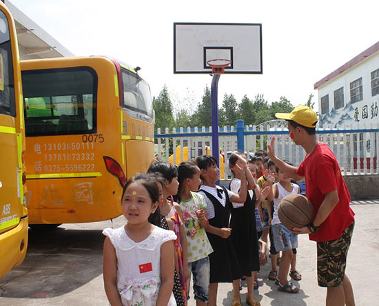 ���Ϲ��I(y��)��W(xu��)��(j��ng)��(j��)�Q(m��o)�׌W(xu��)Ժ����ϵ�P�h�������ж�������������`꠵�����ʡƽ�ɽ���P�hѦ���(zh��n)���Ӝϴ���ӢС�W(xu��)�_չ֧�̻�����e�k��ӢС�W(xu��)��һ��Ȥζ�\�ӕ���׌�W(xu��)���w���W��ƥ�˾������D��־Ը�߽o�W(xu��)���ĄŃ�������