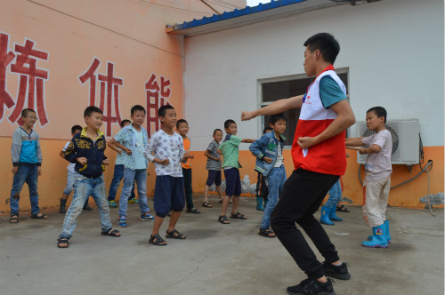 �x�ЌWԺ�tʮ��ů��־Ը����꠵�ɽ��ʡ�����н��ڿh��Ȫ�l(xi��ng)־Ը���������Ȫ�l(xi��ng)�ĺ��ӂ��_�O��ȭ���n�����g�n�������w�|�����M��������ȫ��l(f��)չ��