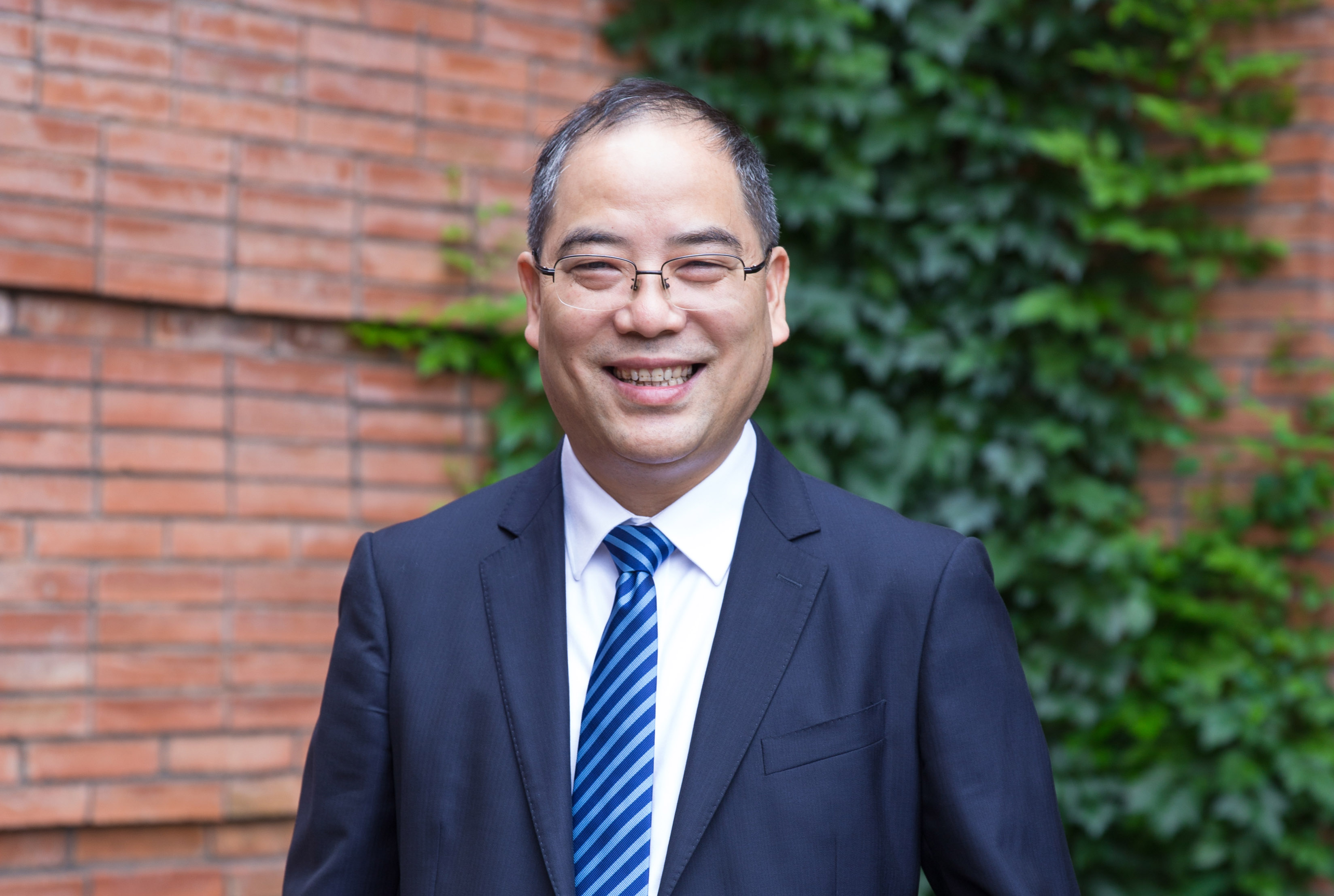 浙江工商大學黨委書記、教授 郁建興