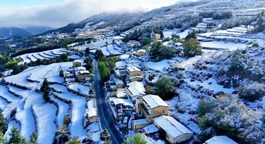雲(yún)南會(huì)澤大海草山四月飛雪